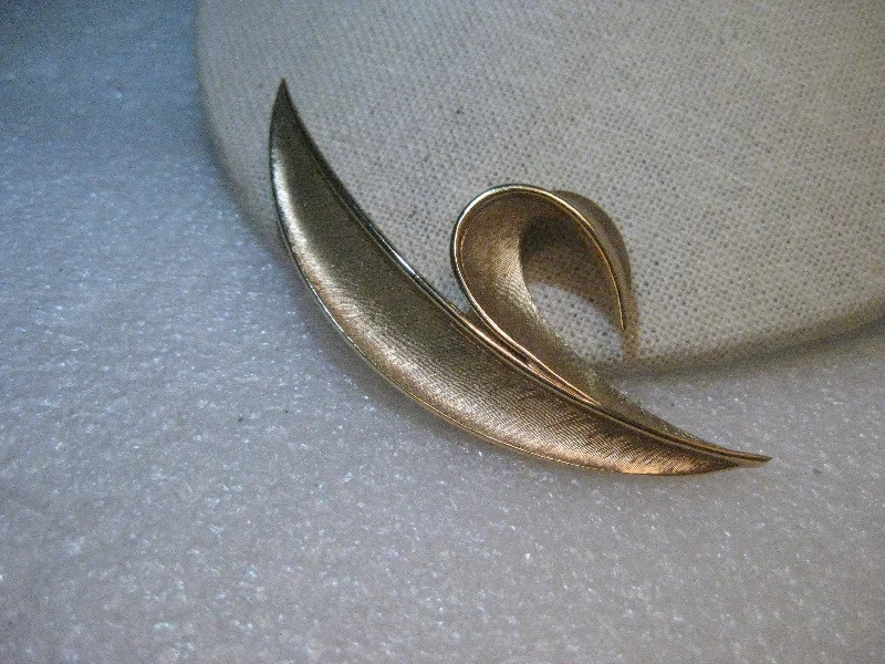 Vintage Crown Trifari Stem Brooch, 1960's Modern Design, 3.5", Gold Tone