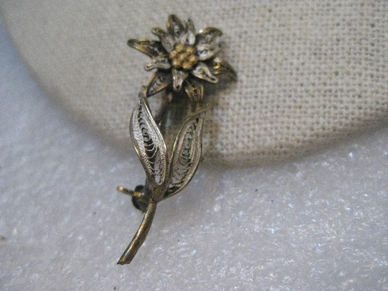 Vintage Filigree Floral Brooch, .800 Silver, Two-Tone, 1940's-1950's, 1.5", 2.90 gr.