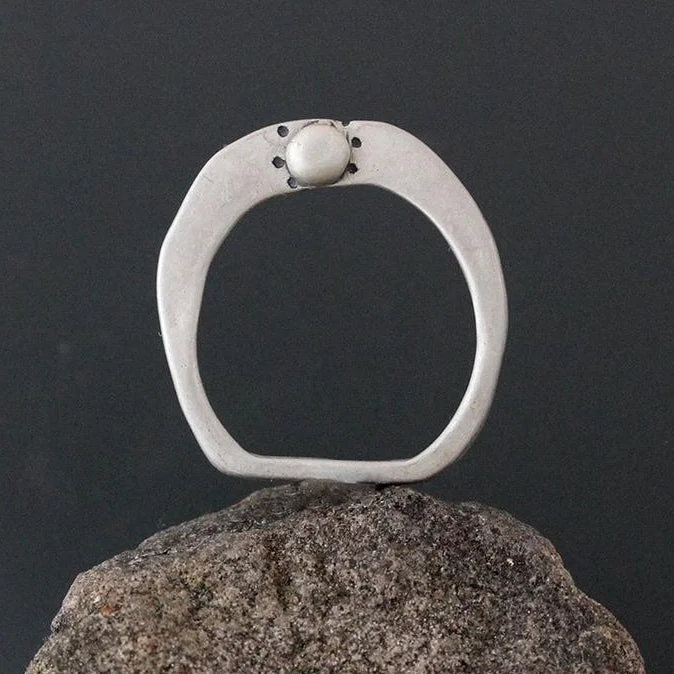 Flare Ring with Ball - Size 8