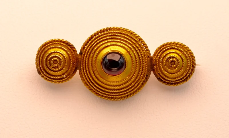 14K Yellow Gold Victorian Garnet Brooch